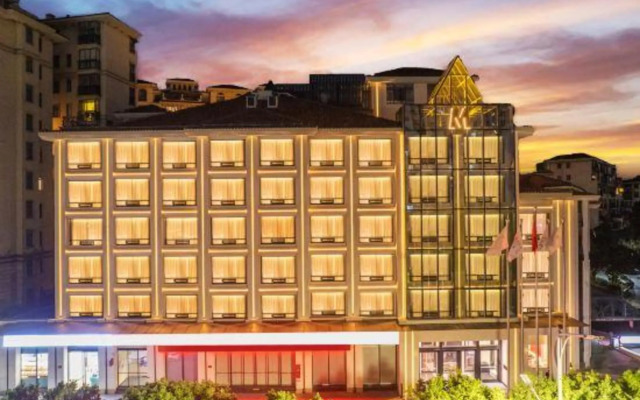 Peninsula Hotel - Anning
