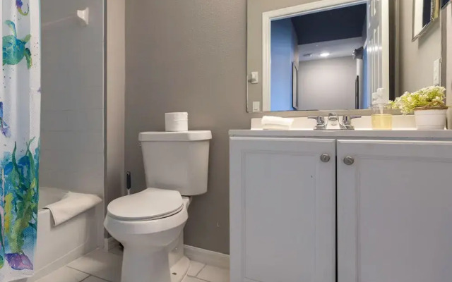 Beautiful Townhome Near Theme Parks