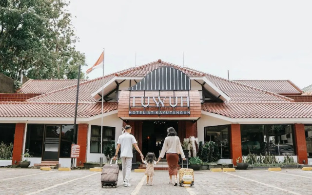 Tuwuh Hotel at Kayutangan