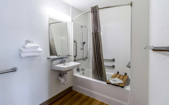 Motel 6 Kirkland, WA - North Kirkland