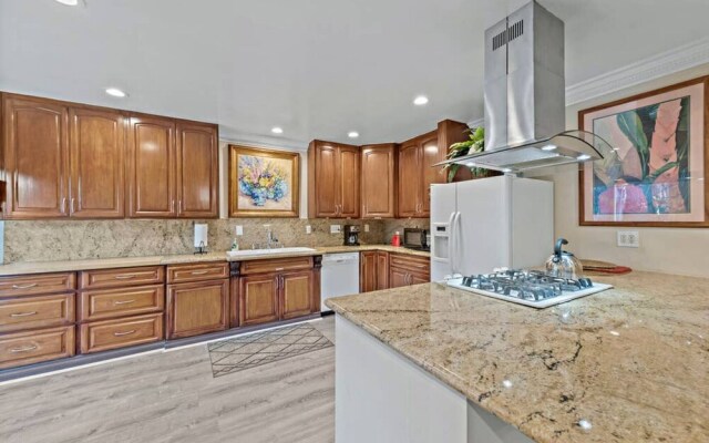 Costa Mesa Bungalows by ELVR
