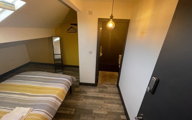 The Willow - Superb Spacious 3 Bed Room Apartment