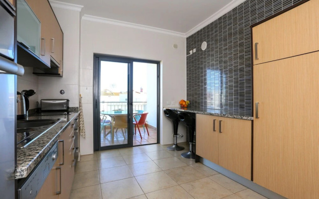 3-bedroom Apt, Sleeps 6, Pool, Gym & Jacuzzi