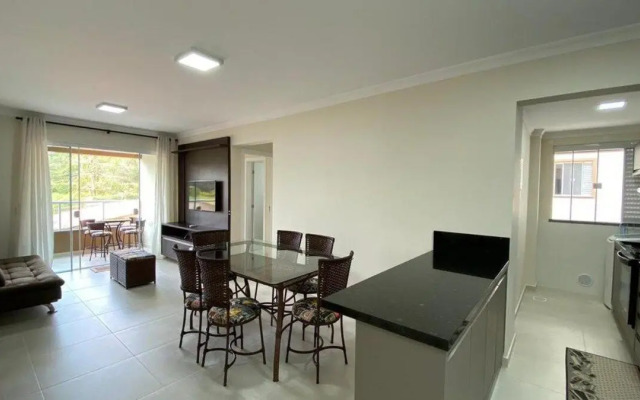 Lindo e Novíssimo Apartamento na Praia de Bombas.