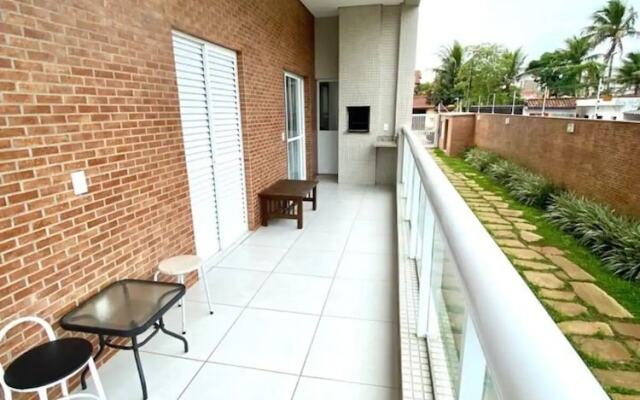 Apto novo e arejado com uma ampla sacada