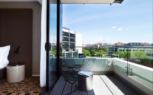 Burbury Hotel & Apartments