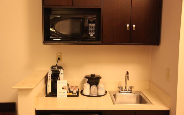 Holiday Inn Express & Suites Cumberland - La Vale by IHG