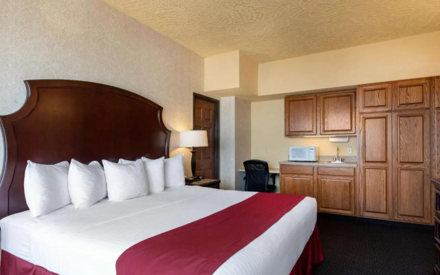 Shoreline Inn & Conference Center, Ascend Collection