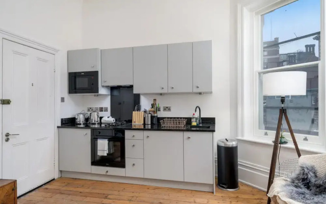 Chic flat near Kensington Palace