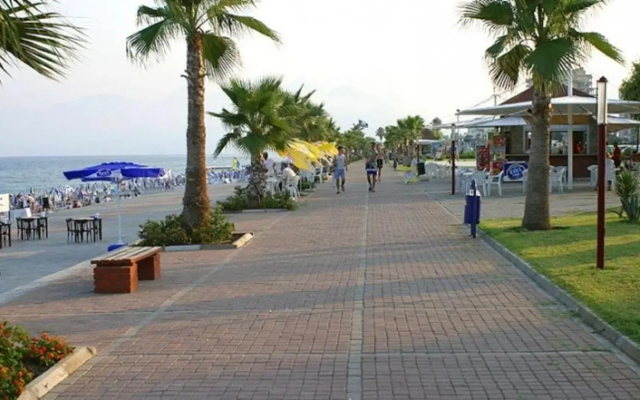 #2 Green Villa in BELEK Golf area with PRIVATE POOL & GARDEN 10 BEDS FULL TRIPLEX VILLA WIFI NETFLIX Full Kitchen & Bed Equipments Air Conditions free parking