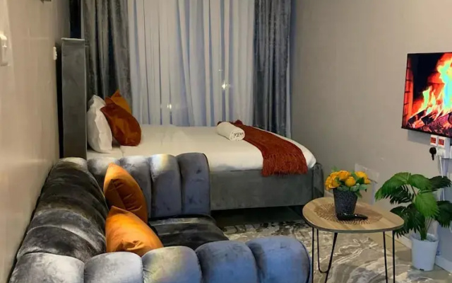 Lux Suites Coral Bells Studio Apartments