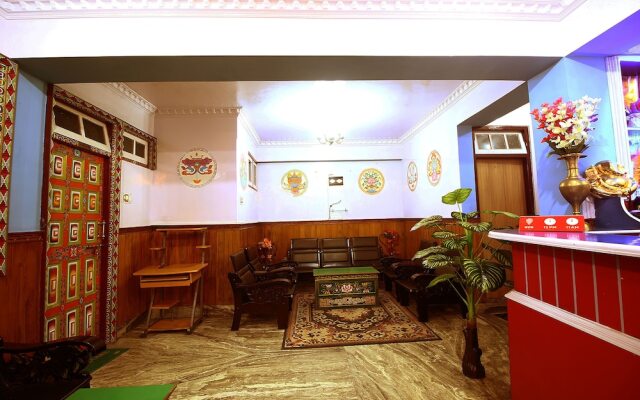 OYO 6932 Hotel Snow Lion