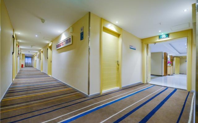 City Comfort Inn Chongqing Yangjiaping Walking Street Light Rail Station – Hotel Rooms – Chongqing