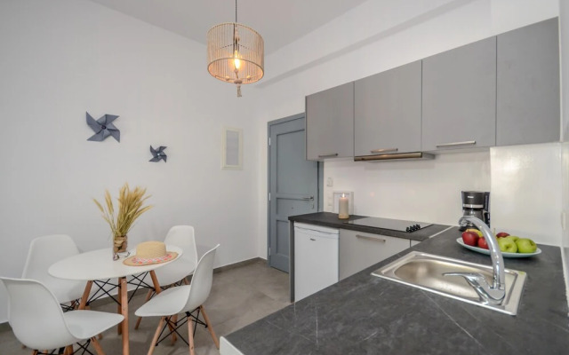 Aegean Jasmine - In The Center