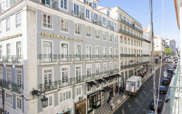 ALTIDO Classic 3BR home w/workspace in Chiado, 2mins from Baixa-Chiado subway