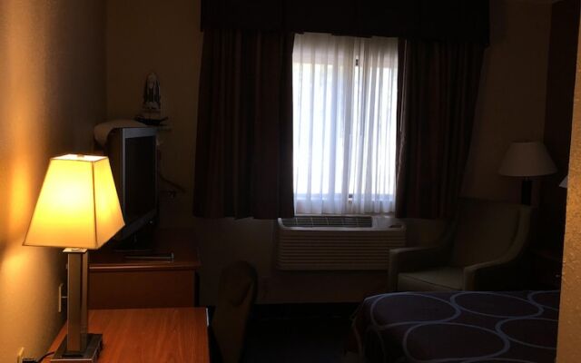 Super 8 Manchester Airport