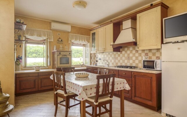 Traditional Holiday Home in Fontane Bianche With Pool