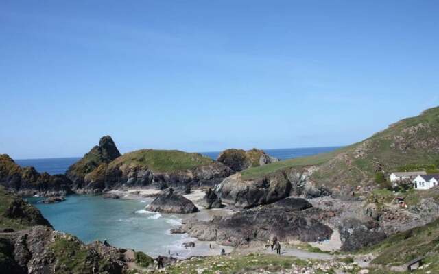 Cosy Shepherds Hut nr Kynance Cove