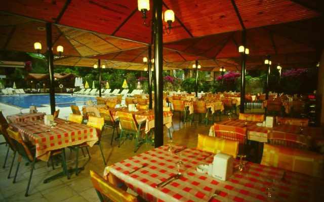 Perdikia Beach Hotel