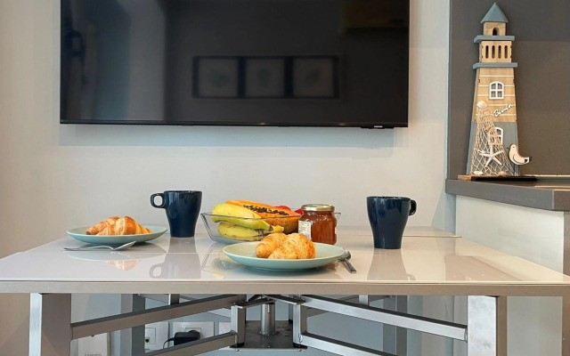 Hierro 19 Las Canteras Beach. Parking Available