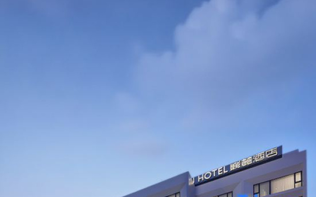 Weilu Hotel (Zhengzhou Jinshui Road Yanzhuang Metro Station Branch) – Exterior – Zhengzhou