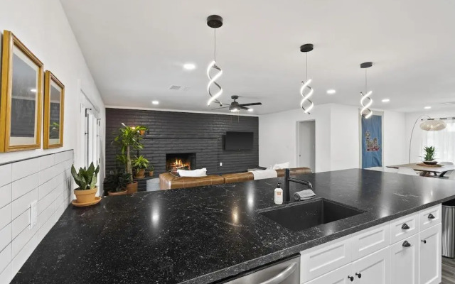 El Descanso in Meyer Park - Heated Pool