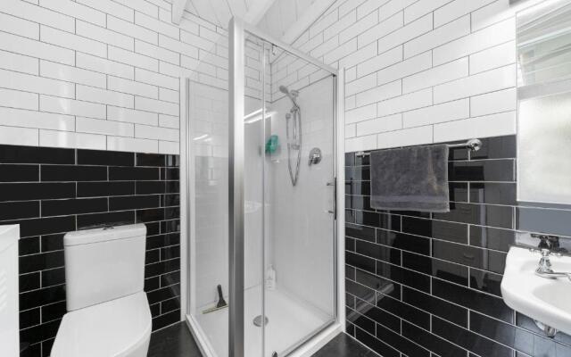 The Walnut Tree House - Martinborough Holiday Home