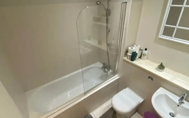 2BR Stunning City Centre Apt