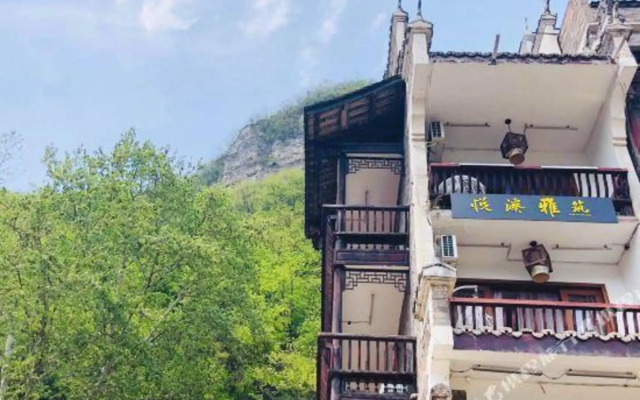 Wushi Ju | Zhenyuan Ancient Town Riverside Homestay