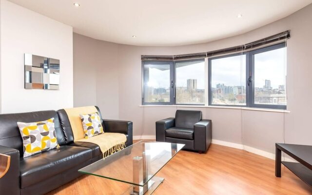 Light and Bright 1BR Apartment Close to Station