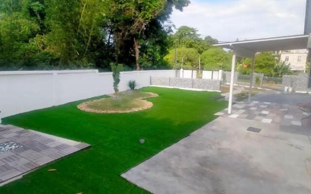 Homestay Aston Garden Kb