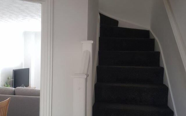 Charming 2-bed House in Torquay