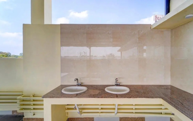 OYO 094 Bussy St Prakasam Residency