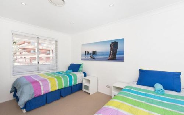 The White House', 25 Tomaree Road - Fantastic House With Pool, Linen Foxtel And Wii-U – Guest Rooms – Shoal Bay
