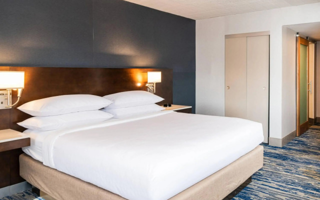 Skyline Hotel Detroit Airport, SureStay Collection by BW