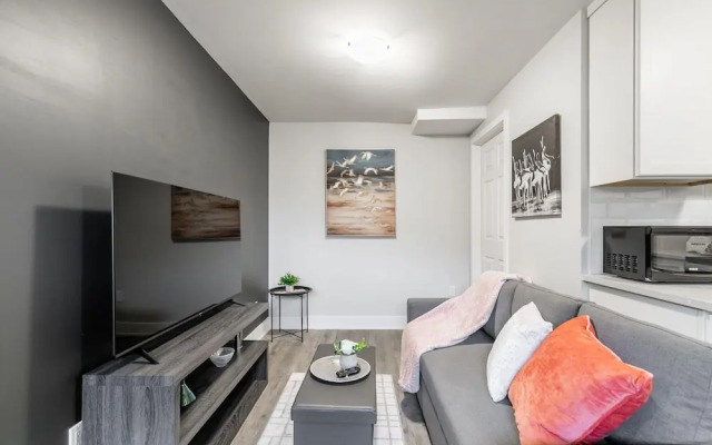 Upscale 2BR With King Bed-prime Location