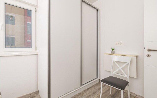 Beautiful Apartment in Vlasici With 1 Bedrooms and Wifi