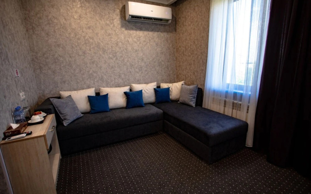 Sharaf Hotel