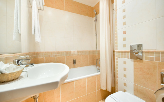 EA Hotel Rokoko
