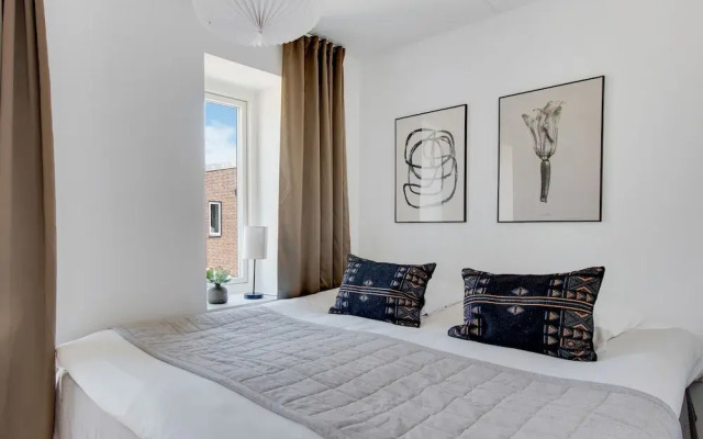 Sanders Fields - Chic 3-bdr Townhouse w Terrace