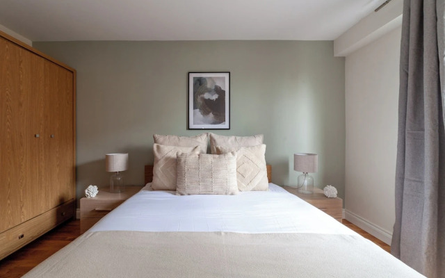 Trendy Flat in St Katharine