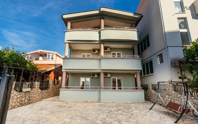 Sea House Apartments