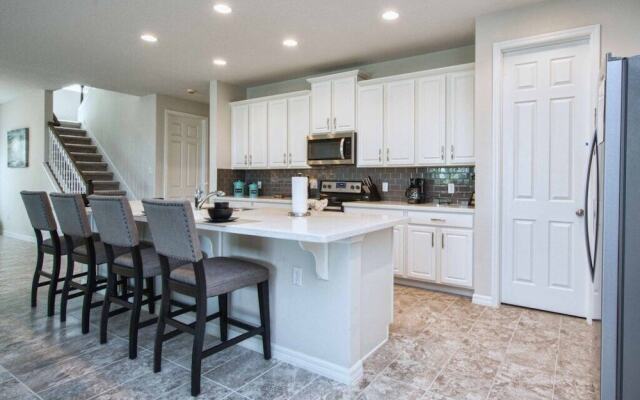 Solara - 9 Bedrooms House W/pool-8100sa Home by Redawning