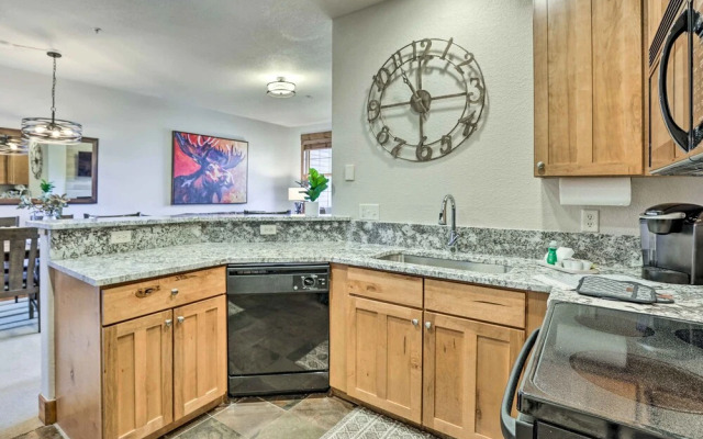 Ski-in/ski-out: Centrally Located Granby Condo!