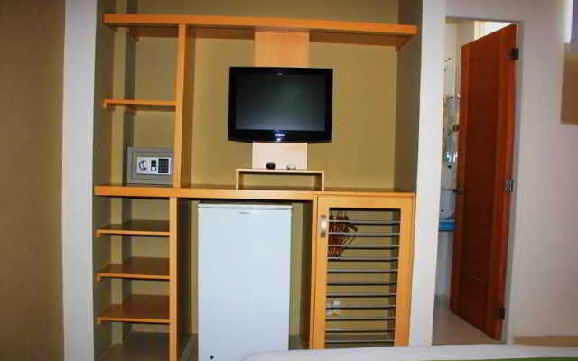 Waira Suites Hotel
