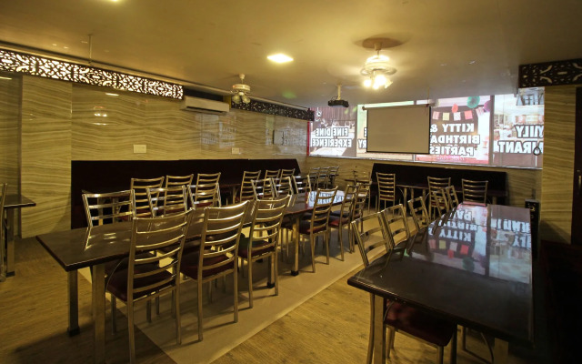 JK Hotel By OYO Rooms