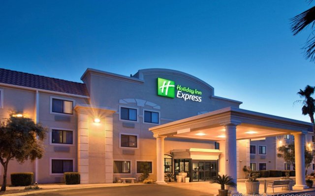 Holiday Inn Express Airport - Tucson, an IHG Hotel