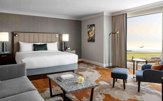 Fairmont Vancouver Airport In-Terminal Hotel