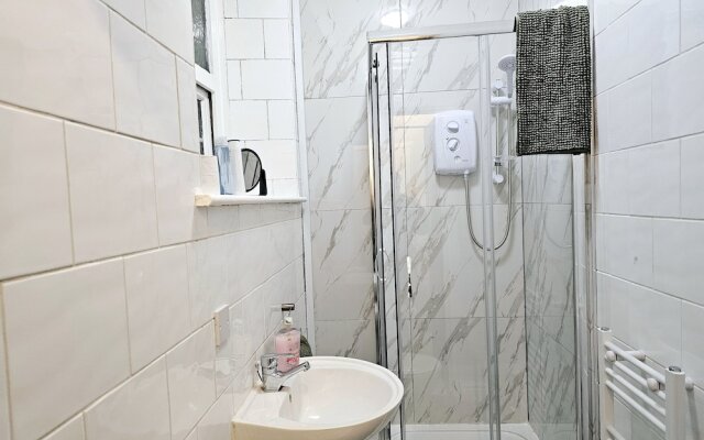 Cosy 1 Bedroom Flat Near Bridgend Town Centre