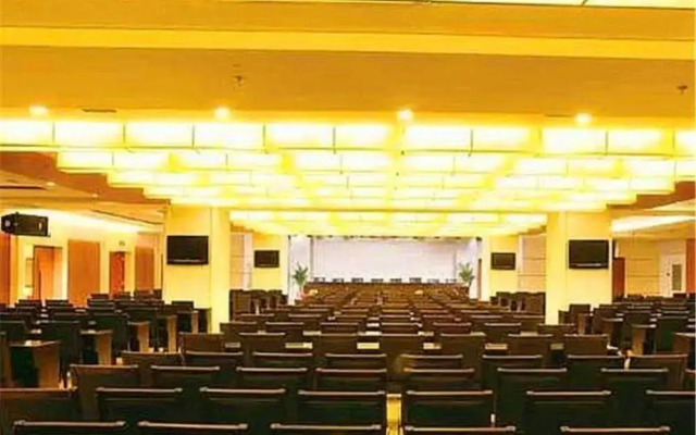 Chengde Tianbao Holiday Hotel